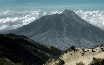 Fakta & Mitos Gunung Merbabu: Kerajaan Gaib di Puncak Tertinggi Jawa Tengah