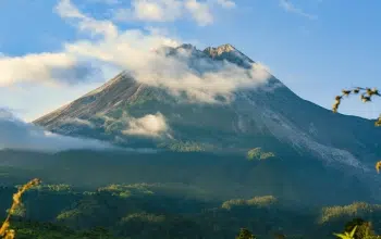 Menguak Mitos Gunung Merapi, Saksi Bisu Pulau Jawa yang Memiliki Petaka Abadi