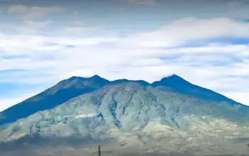 Mitos Gunung Salak: Area Terlarang bagi Transportasi Udara hingga Berbagai Pantangan untuk Pendaki