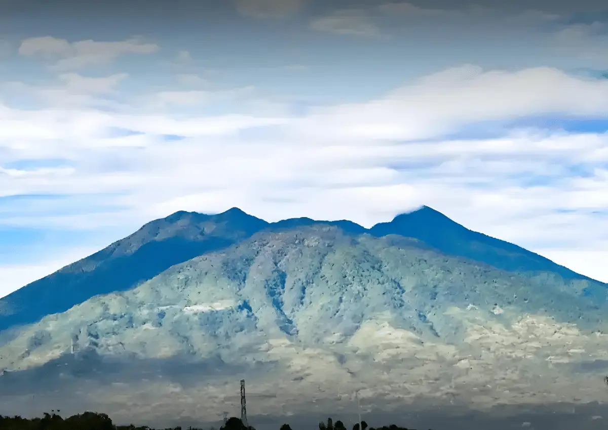 7 mitos gunung salak