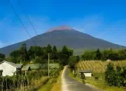 Mitos Gunung Slamet: Atap Jawa Tengah yang Konon akan Menjadi Sebab Terbelahnya Pulau Jawa