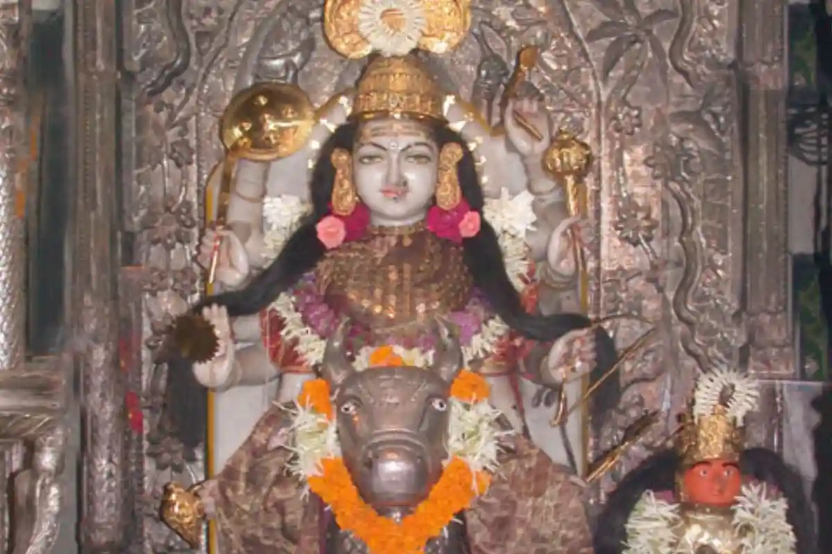 Kuil Mumba Devi.
