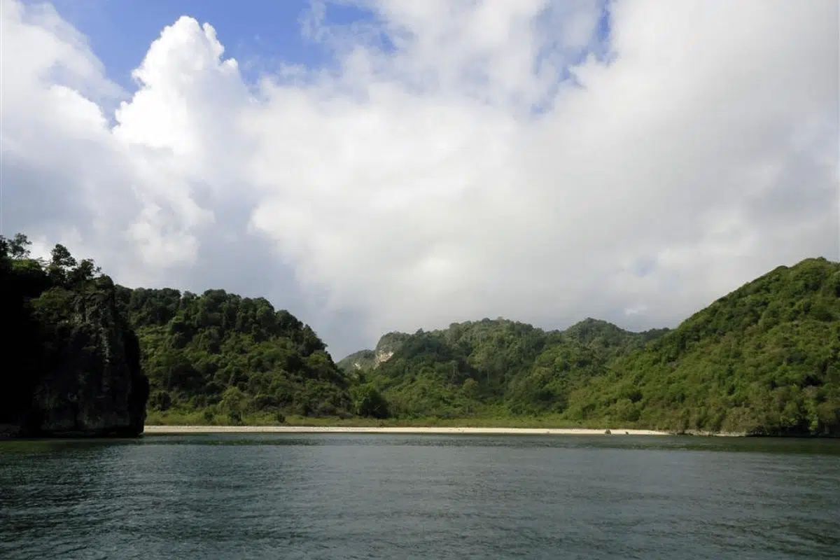 Pulau Nusa Barung