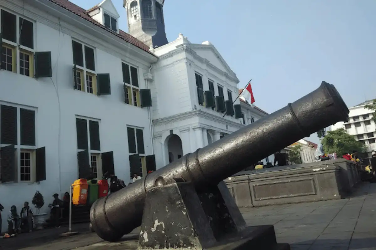 Meriam di Kota tua