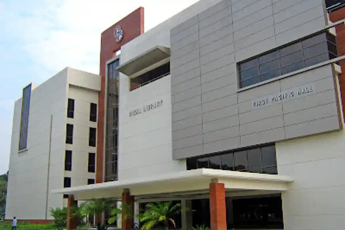 Universitas di Manila. 