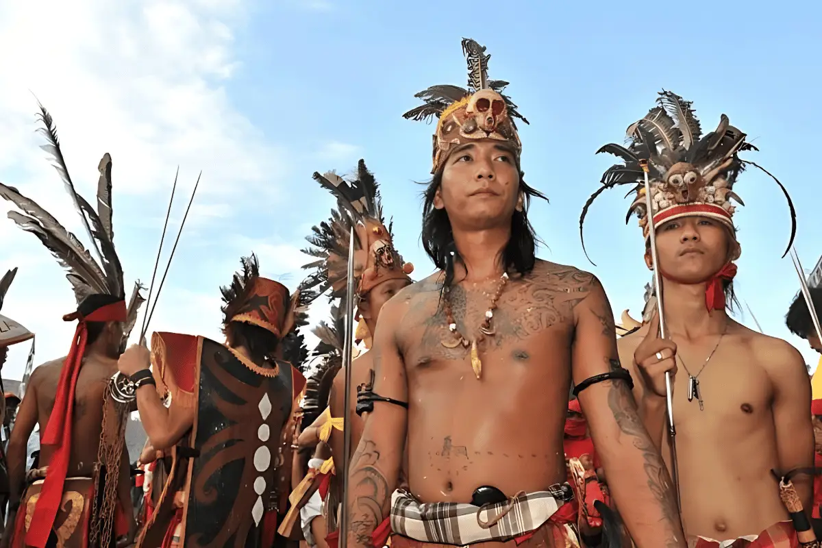 Suku Dayak. 