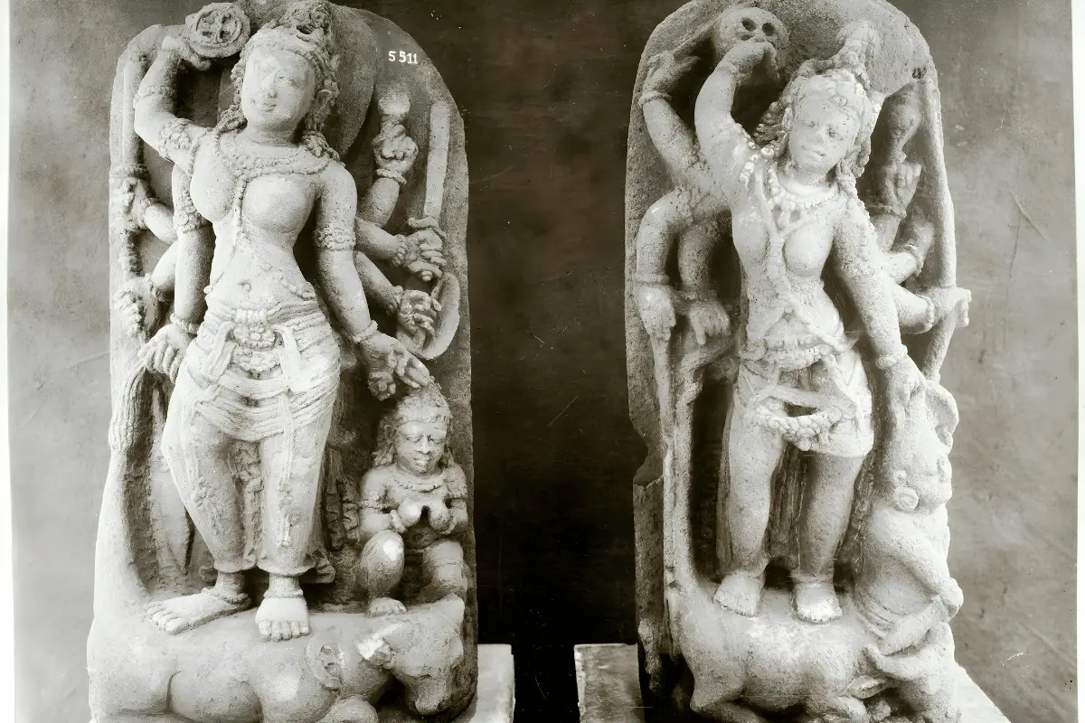 patung Durga Mahisasuramardini. 