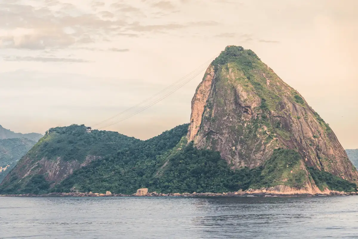  Gunung Sugarloaf.